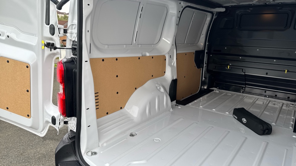 Toyota Proace L2 Diesel 2.0D 145 Icon Van - Image 35