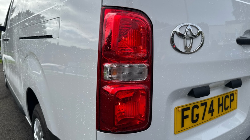 Toyota Proace L2 Diesel 2.0D 145 Icon Van - Image 21