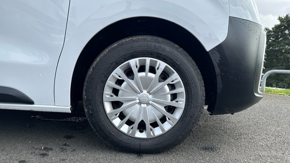 Toyota Proace L2 Diesel 2.0D 145 Icon Van - Image 25