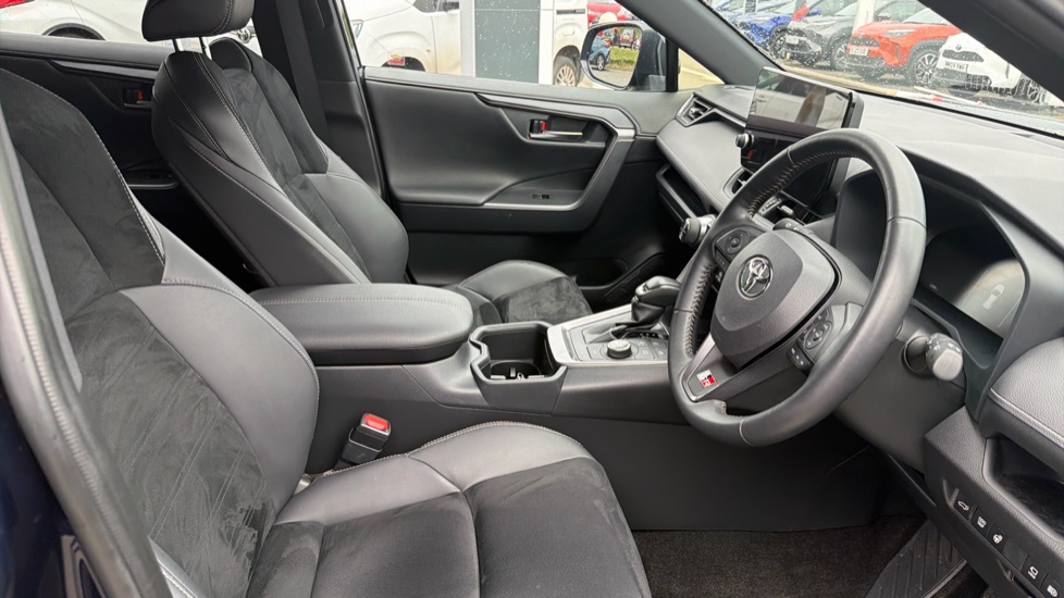 Toyota RAV4 2.5 PHEV GR Sport 5dr CVT Estate - Image 12