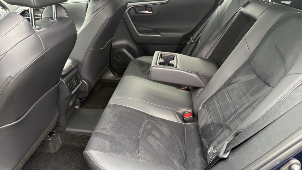 Toyota RAV4 2.5 PHEV GR Sport 5dr CVT Estate - Image 15