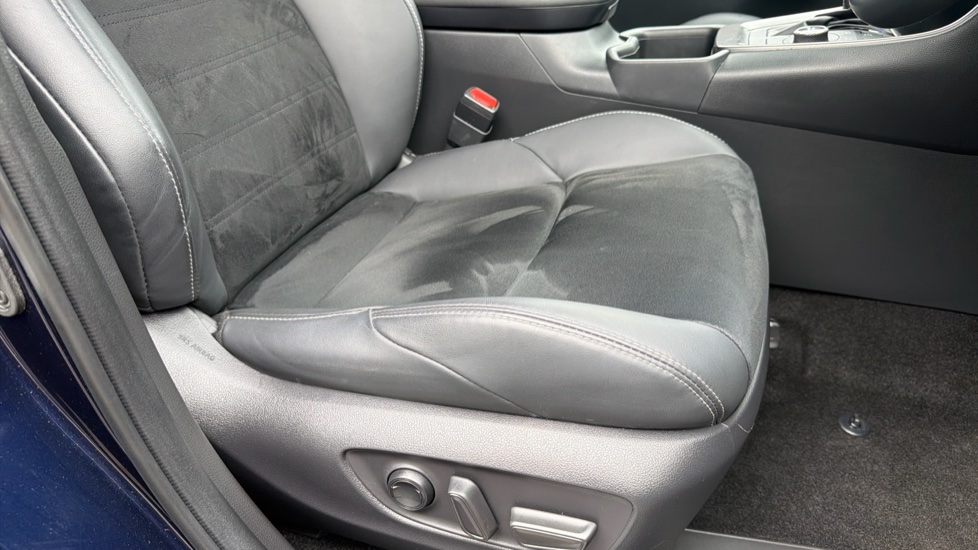 Toyota RAV4 2.5 PHEV GR Sport 5dr CVT Estate - Image 17