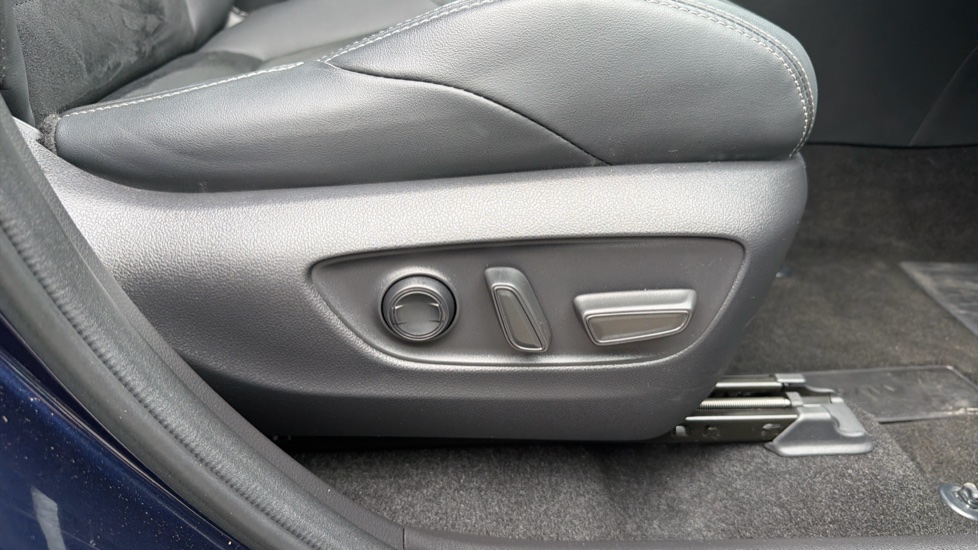 Toyota RAV4 2.5 PHEV GR Sport 5dr CVT Estate - Image 30