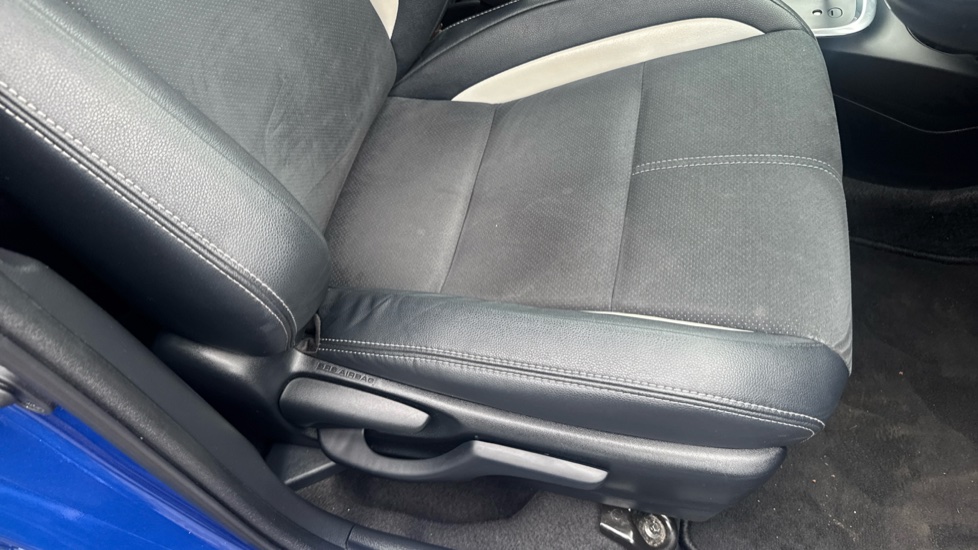 Toyota Yaris 1.5 Hybrid GR-Sport 5dr CVT Hybrid Hatchback - Image 17