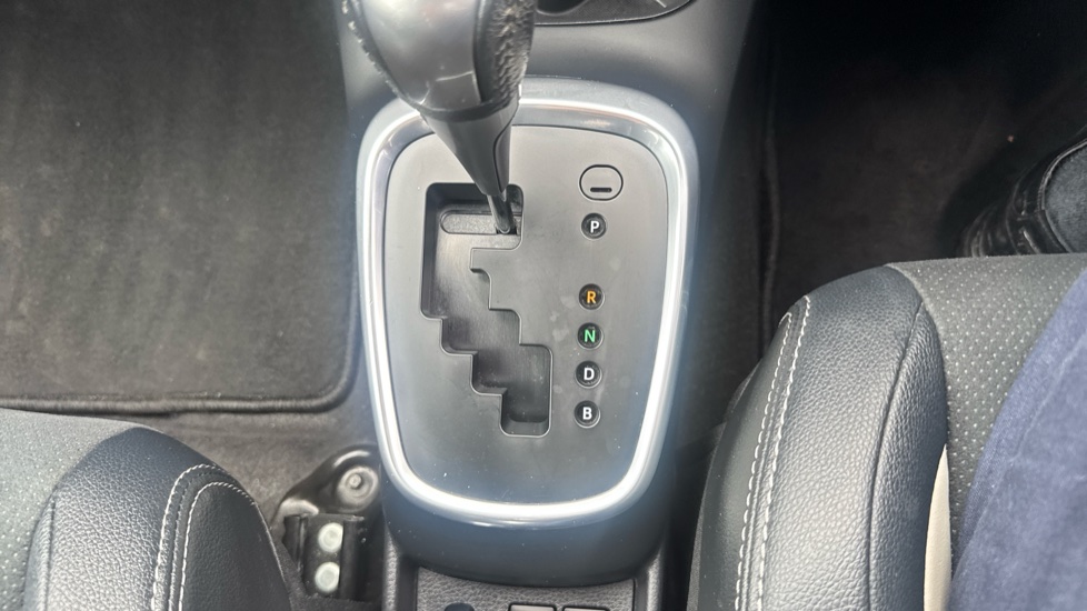 Toyota Yaris 1.5 Hybrid GR-Sport 5dr CVT Hybrid Hatchback - Image 41