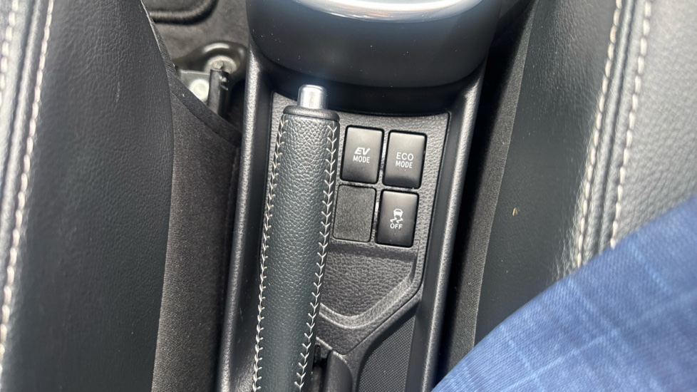 Toyota Yaris 1.5 Hybrid GR-Sport 5dr CVT Hybrid Hatchback - Image 42