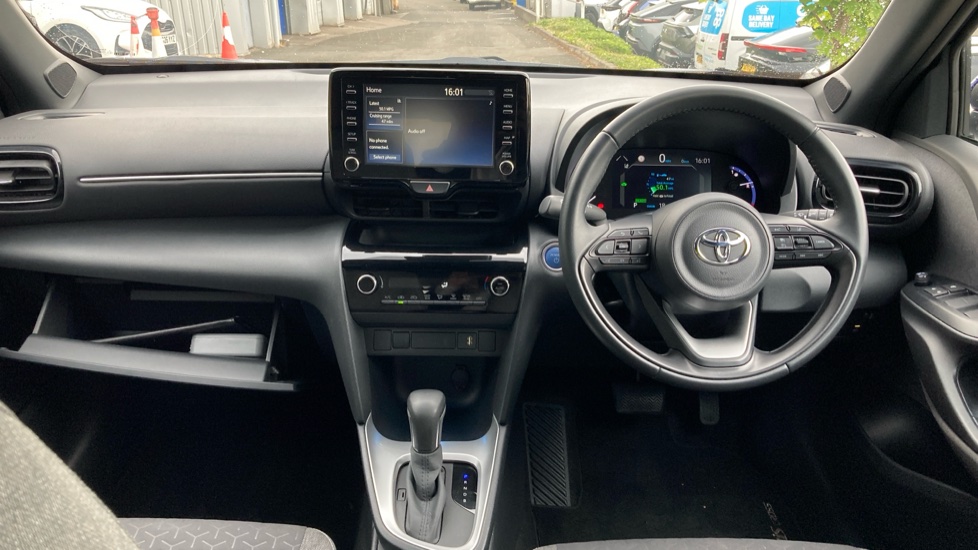 Toyota Yaris Cross 1.5 Hybrid Design 5dr CVT Hybrid Estate - Image 6