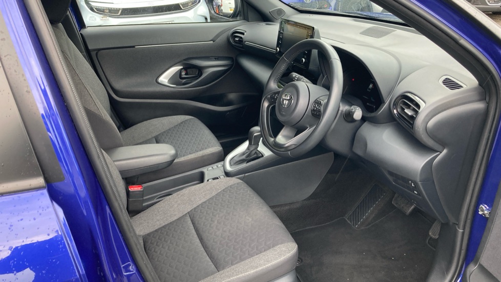 Toyota Yaris Cross 1.5 Hybrid Design 5dr CVT Hybrid Estate - Image 12