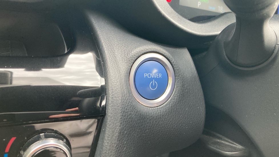 Toyota Yaris Cross 1.5 Hybrid Design 5dr CVT Hybrid Estate - Image 16