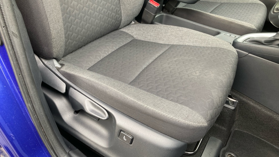 Toyota Yaris Cross 1.5 Hybrid Design 5dr CVT Hybrid Estate - Image 17