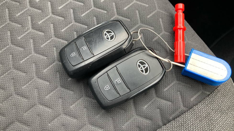 Toyota Yaris Cross 1.5 Hybrid Design 5dr CVT Hybrid Estate - Image 28