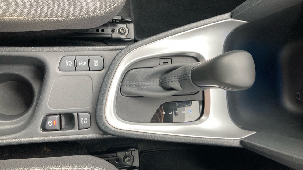 Toyota Yaris Cross 1.5 Hybrid Design 5dr CVT Hybrid Estate - Image 48