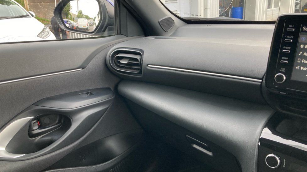 Toyota Yaris Cross 1.5 Hybrid Design 5dr CVT Hybrid Estate - Image 49