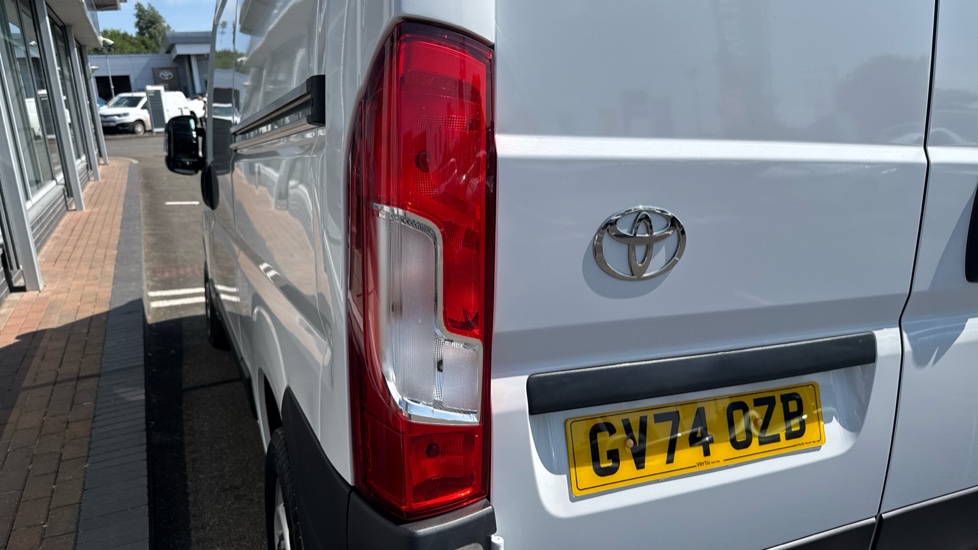 Toyota Proace Max L2 Diesel 2.2D 140 Icon H2 Van - Image 21