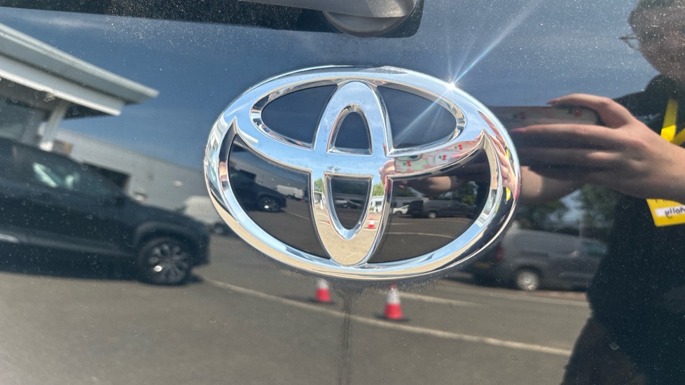 Toyota Aygo X 1.0 VVT-i Pure 5dr Petrol Hatchback - Image 30