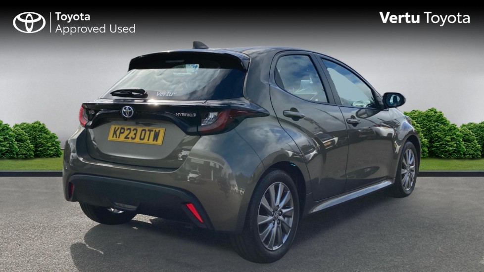 Toyota Yaris 1.5 Hybrid Icon 5dr CVT Hybrid Hatchback - Image 2