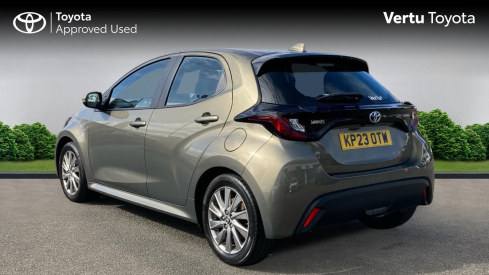 Toyota Yaris 1.5 Hybrid Icon 5dr CVT Hybrid Hatchback - Image 4
