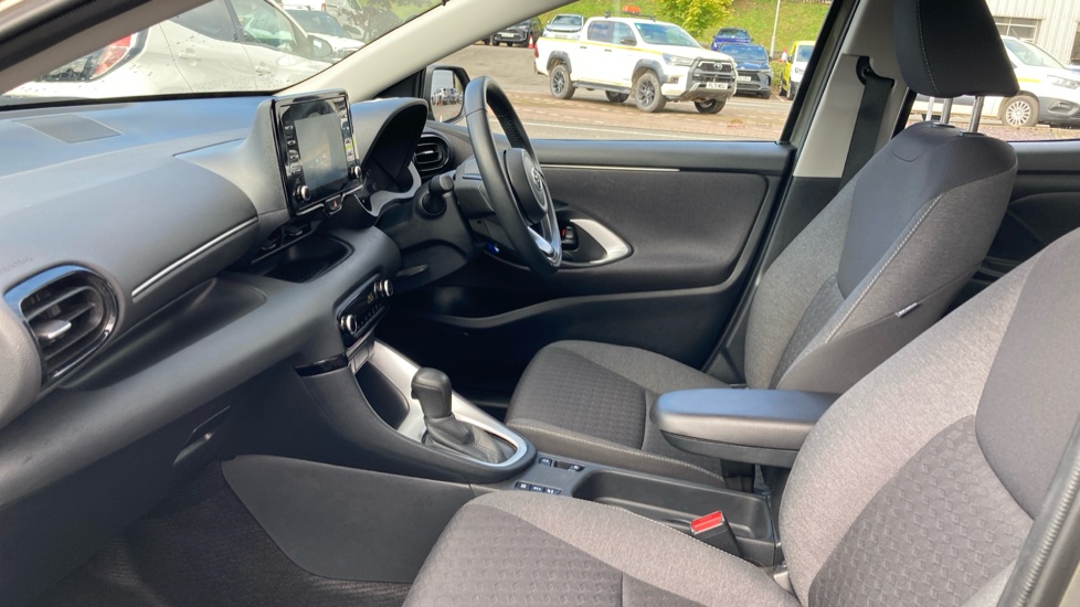 Toyota Yaris 1.5 Hybrid Icon 5dr CVT Hybrid Hatchback - Image 5