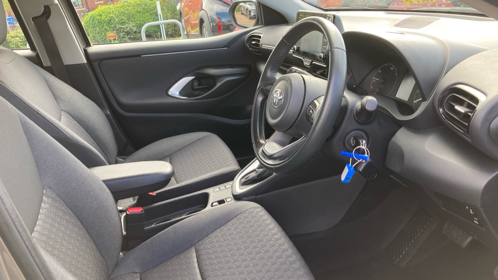 Toyota Yaris 1.5 Hybrid Icon 5dr CVT Hybrid Hatchback - Image 12