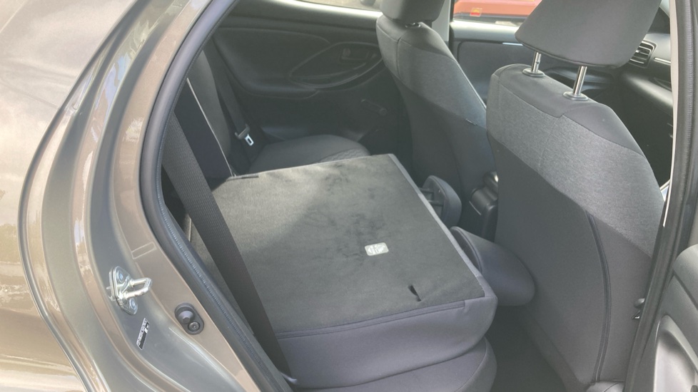 Toyota Yaris 1.5 Hybrid Icon 5dr CVT Hybrid Hatchback - Image 18
