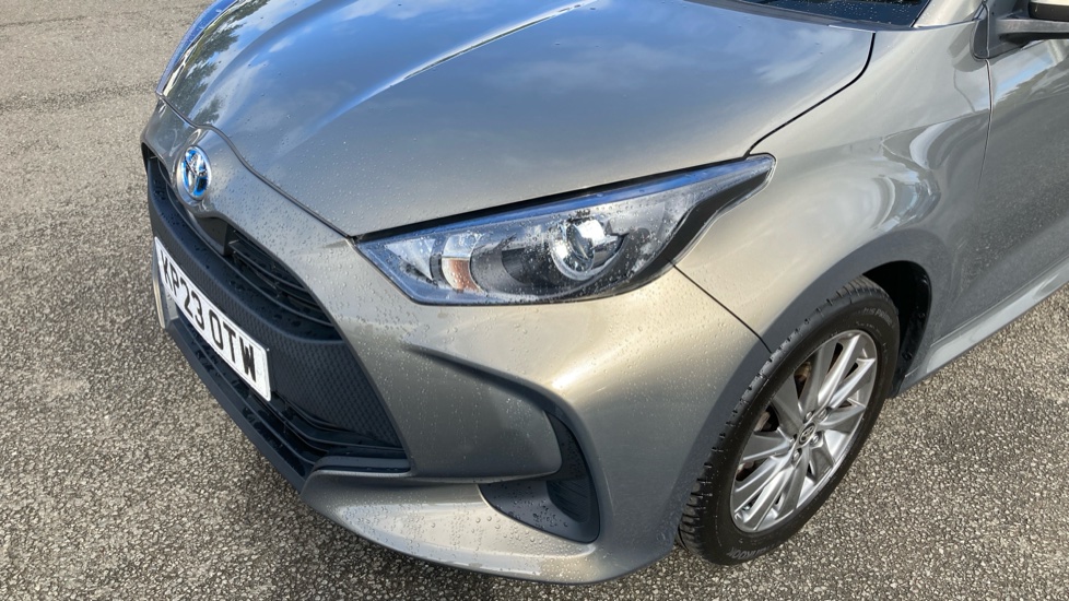 Toyota Yaris 1.5 Hybrid Icon 5dr CVT Hybrid Hatchback - Image 31
