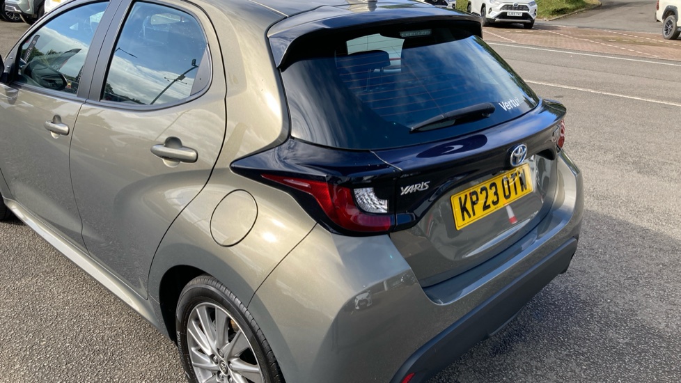 Toyota Yaris 1.5 Hybrid Icon 5dr CVT Hybrid Hatchback - Image 35
