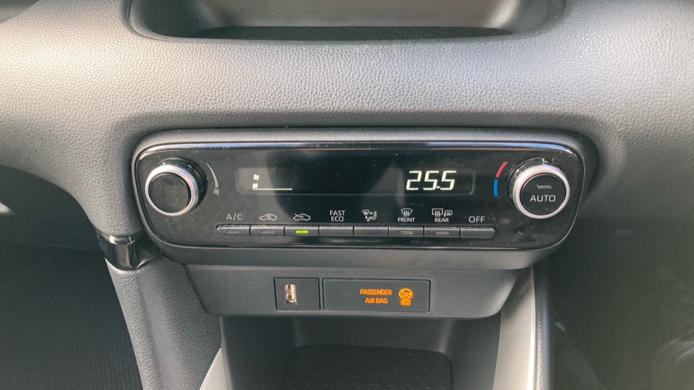 Toyota Yaris 1.5 Hybrid Icon 5dr CVT Hybrid Hatchback - Image 45