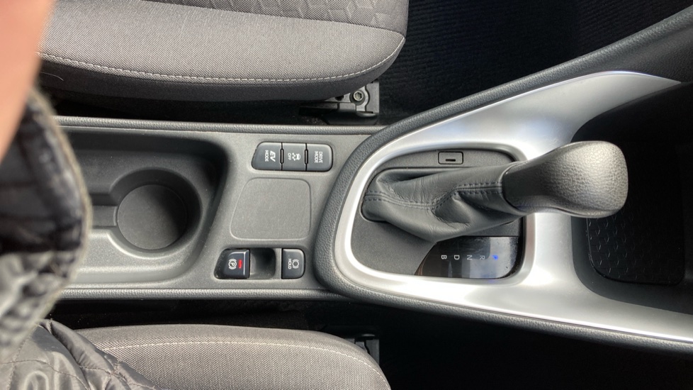 Toyota Yaris 1.5 Hybrid Icon 5dr CVT Hybrid Hatchback - Image 46
