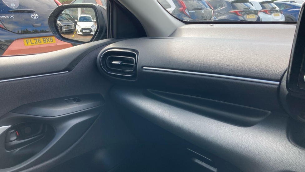 Toyota Yaris 1.5 Hybrid Icon 5dr CVT Hybrid Hatchback - Image 47
