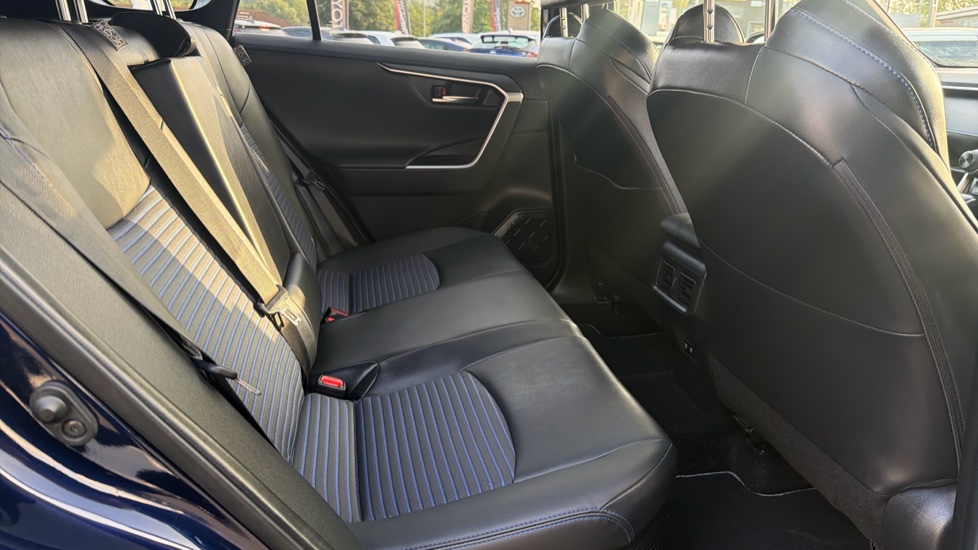 Toyota RAV4 2.5 VVT-i Hybrid Dynamic 5dr CVT 2WD Hybrid Estate - Image 8