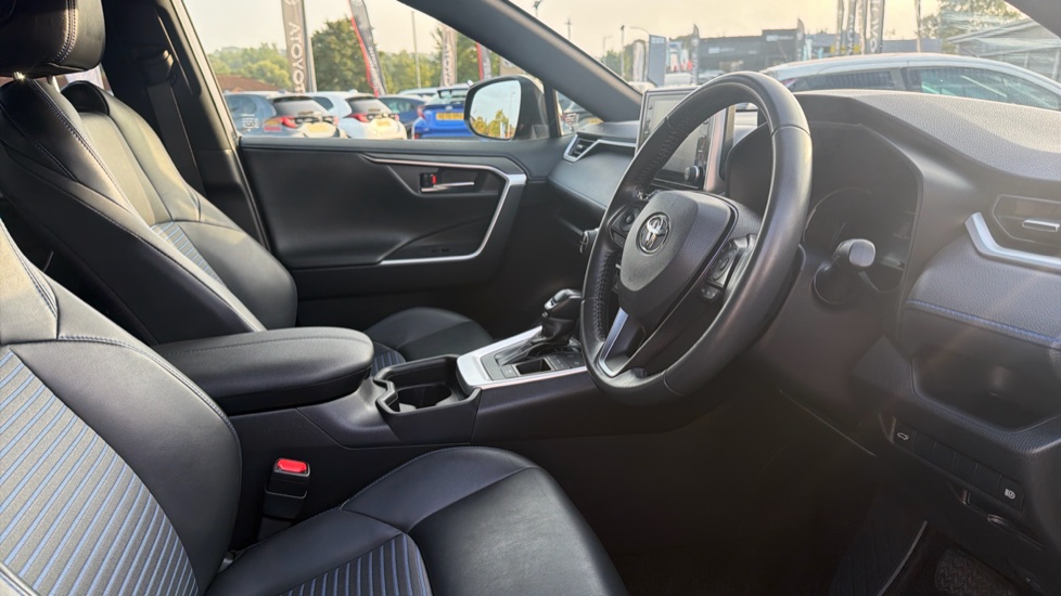 Toyota RAV4 2.5 VVT-i Hybrid Dynamic 5dr CVT 2WD Hybrid Estate - Image 12