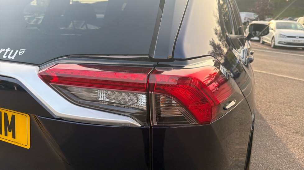 Toyota RAV4 2.5 VVT-i Hybrid Dynamic 5dr CVT 2WD Hybrid Estate - Image 21