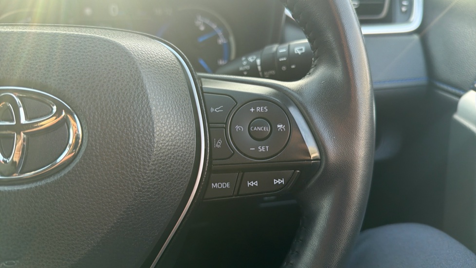 Toyota RAV4 2.5 VVT-i Hybrid Dynamic 5dr CVT 2WD Hybrid Estate - Image 30