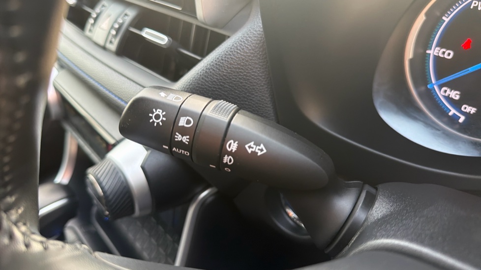 Toyota RAV4 2.5 VVT-i Hybrid Dynamic 5dr CVT 2WD Hybrid Estate - Image 33