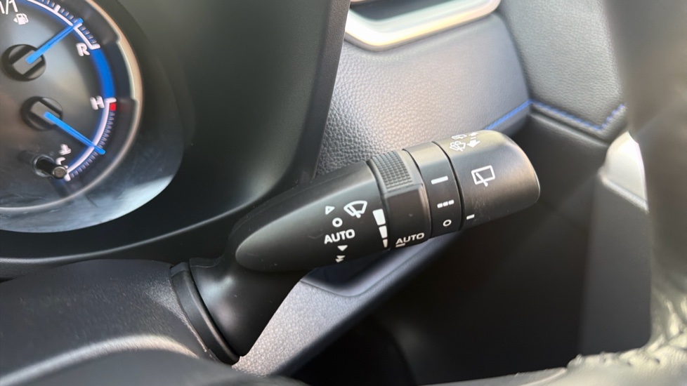 Toyota RAV4 2.5 VVT-i Hybrid Dynamic 5dr CVT 2WD Hybrid Estate - Image 34