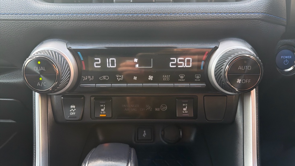 Toyota RAV4 2.5 VVT-i Hybrid Dynamic 5dr CVT 2WD Hybrid Estate - Image 35