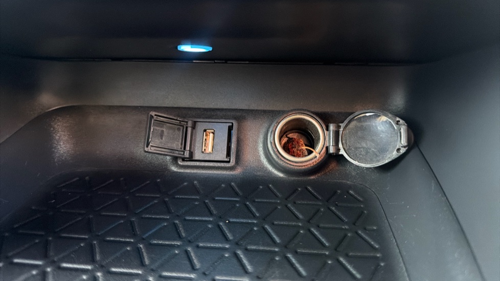 Toyota RAV4 2.5 VVT-i Hybrid Dynamic 5dr CVT 2WD Hybrid Estate - Image 36