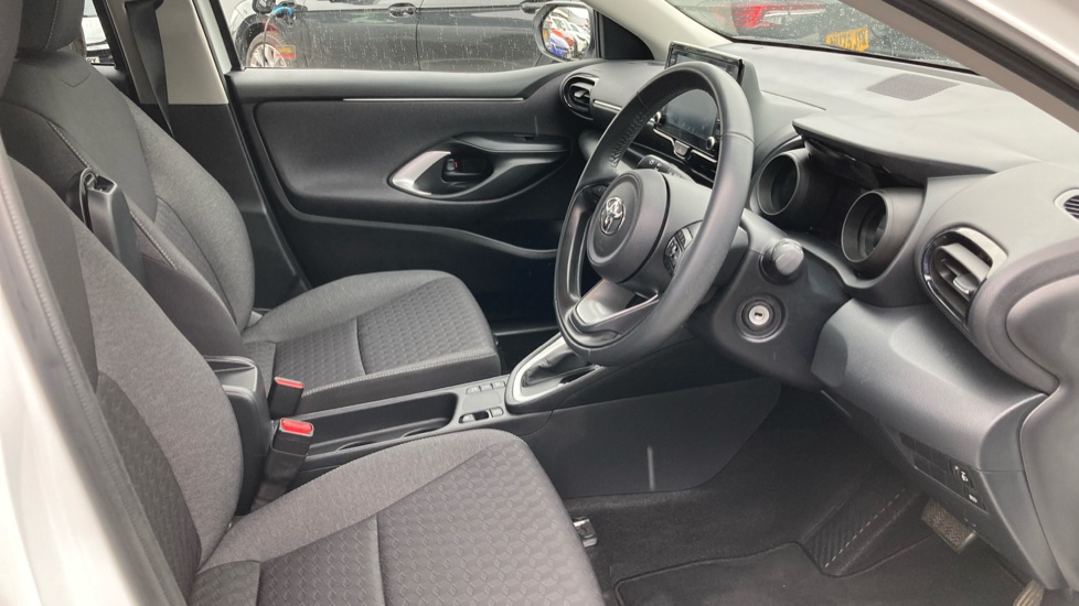 Toyota Yaris 1.5 Hybrid Design 5dr CVT Hybrid Hatchback - Image 12