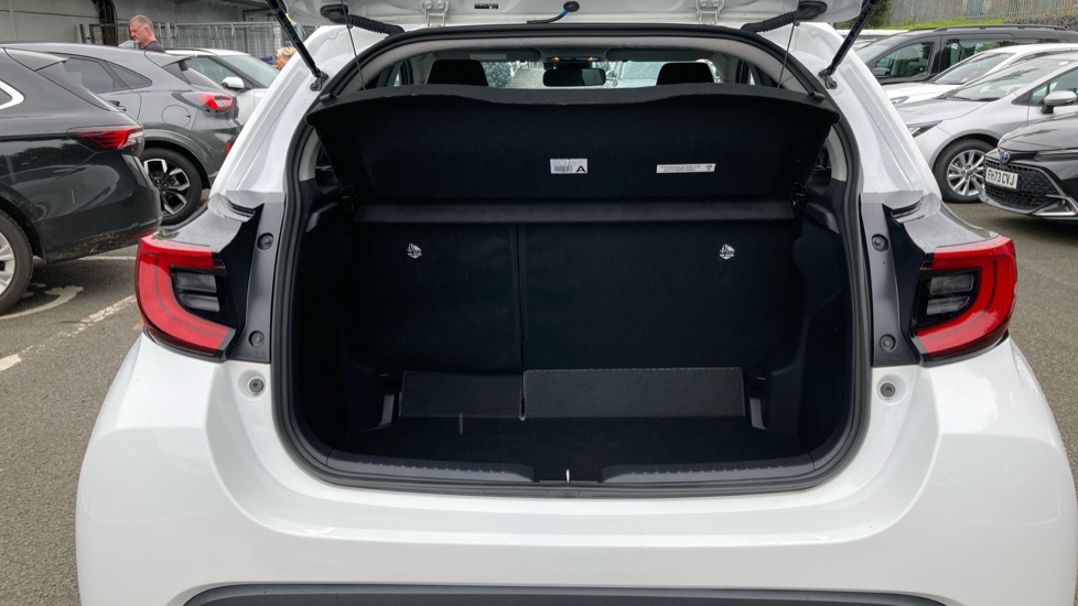 Toyota Yaris 1.5 Hybrid Design 5dr CVT Hybrid Hatchback - Image 13