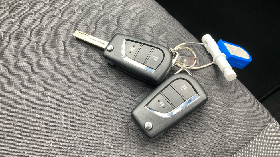 Toyota Yaris 1.5 Hybrid Design 5dr CVT Hybrid Hatchback - Image 28