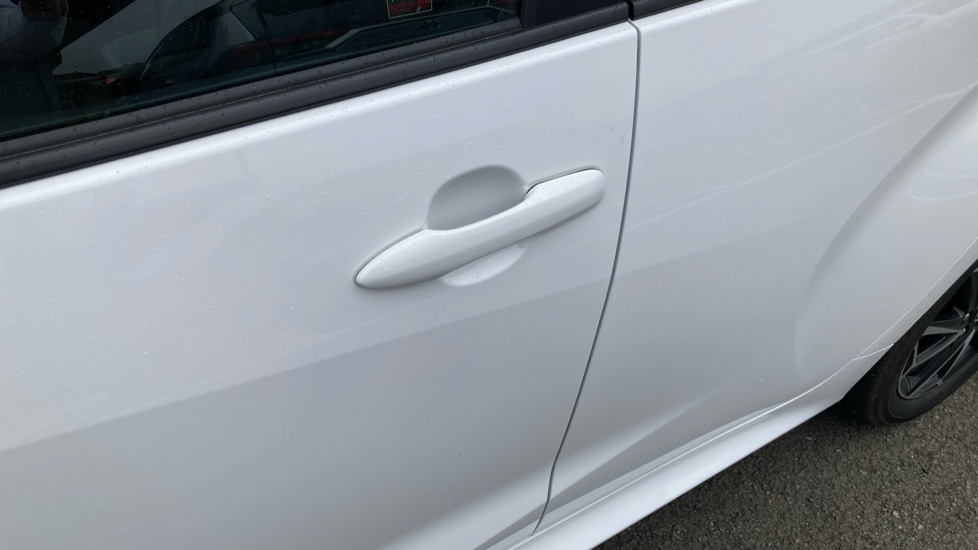 Toyota Yaris 1.5 Hybrid Design 5dr CVT Hybrid Hatchback - Image 32