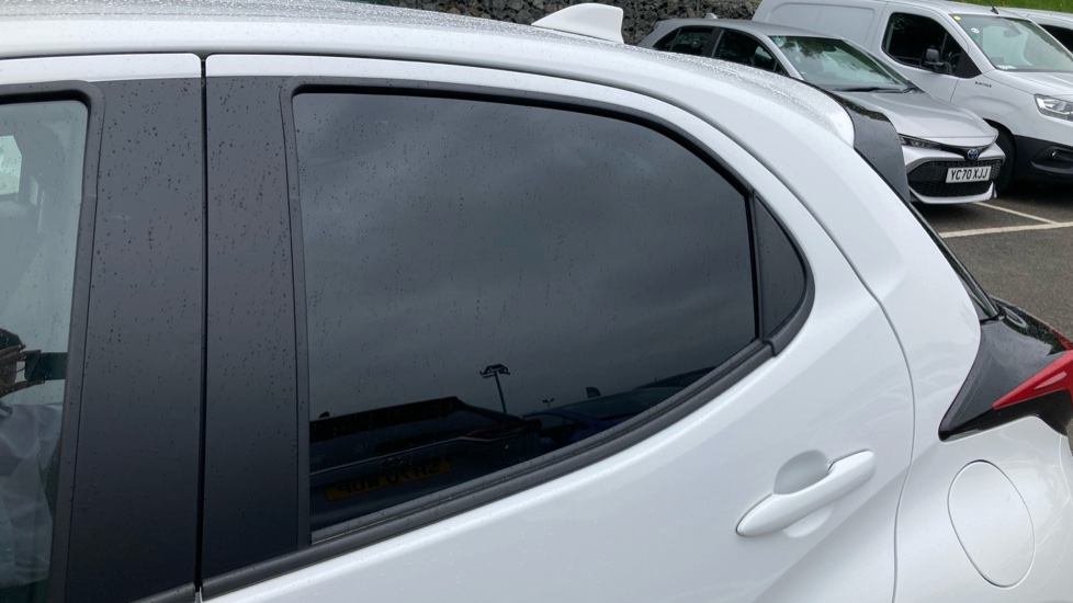 Toyota Yaris 1.5 Hybrid Design 5dr CVT Hybrid Hatchback - Image 33