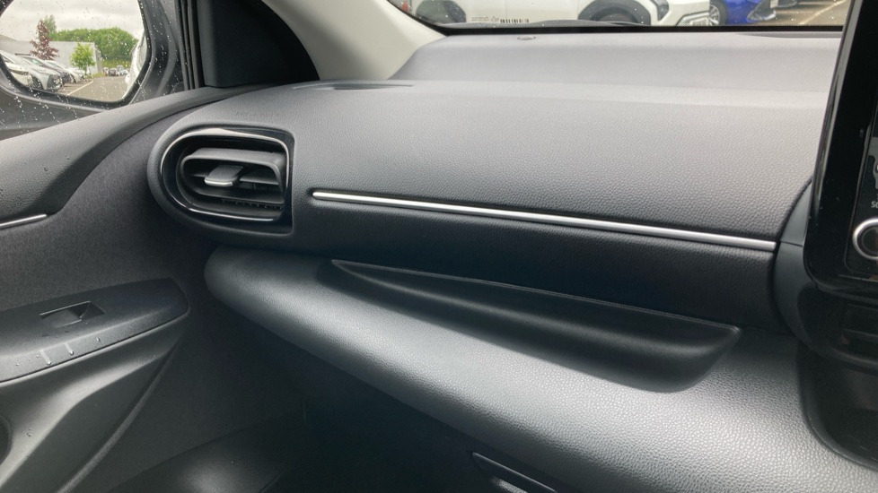 Toyota Yaris 1.5 Hybrid Design 5dr CVT Hybrid Hatchback - Image 44