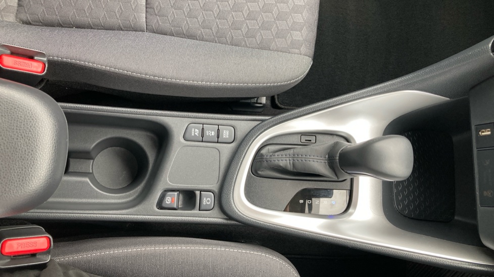 Toyota Yaris 1.5 Hybrid Design 5dr CVT Hybrid Hatchback - Image 45