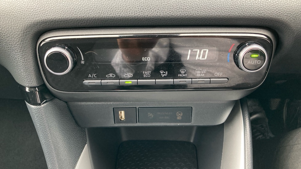 Toyota Yaris 1.5 Hybrid Design 5dr CVT Hybrid Hatchback - Image 46