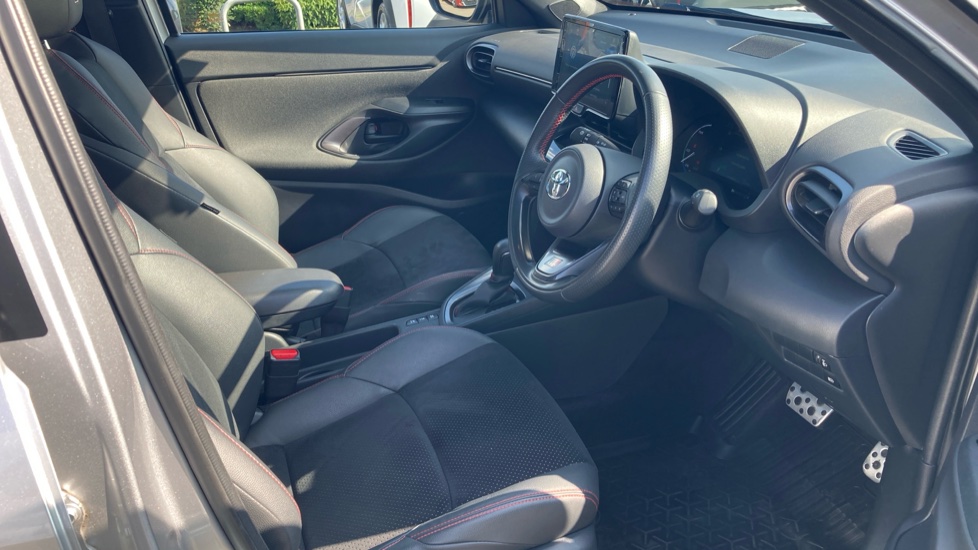 Toyota Yaris Cross 1.5 Hybrid GR Sport 5dr CVT Hybrid Estate - Image 12