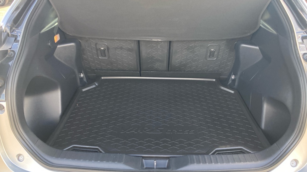 Toyota Yaris Cross 1.5 Hybrid GR Sport 5dr CVT Hybrid Estate - Image 13