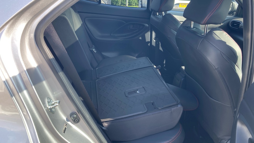 Toyota Yaris Cross 1.5 Hybrid GR Sport 5dr CVT Hybrid Estate - Image 18