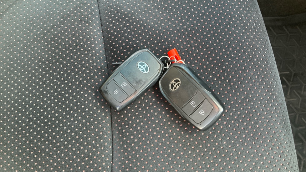 Toyota Yaris Cross 1.5 Hybrid GR Sport 5dr CVT Hybrid Estate - Image 28