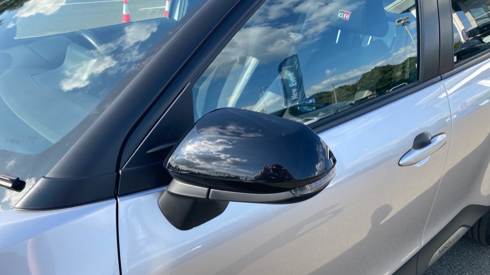 Toyota Yaris Cross 1.5 Hybrid GR Sport 5dr CVT Hybrid Estate - Image 32